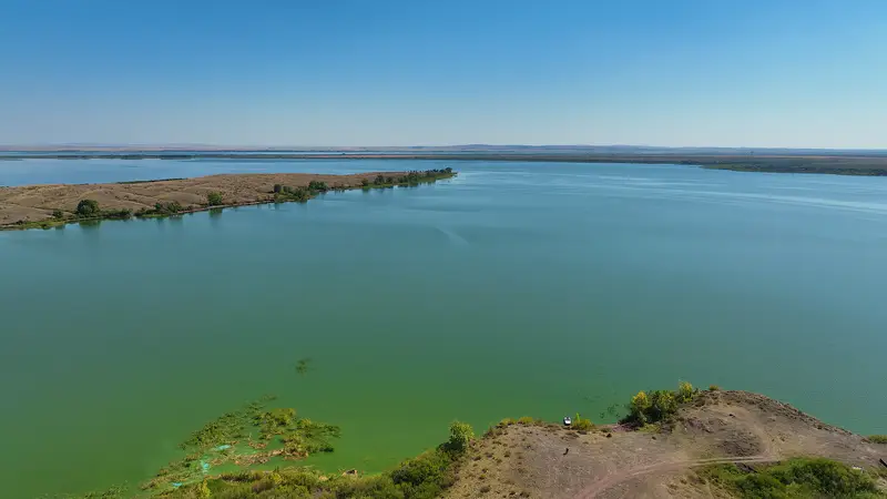 Красивый вид на Астанинское водохранилище