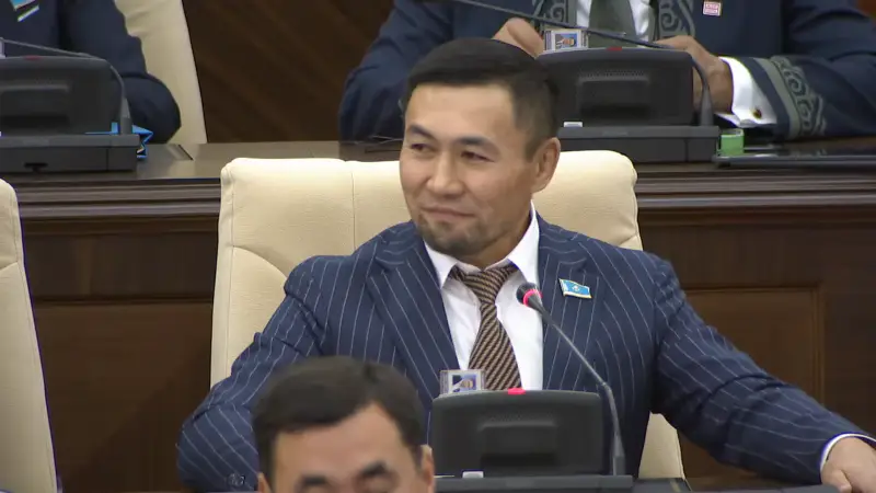 Международный резонанс: Спикер Сената Казахстана Маулен Ашимбаев комментирует поступок депутата, поздравившего маму в Мажилисе Павлодаре