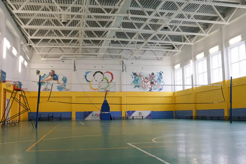 Спортзал в школе-гимназии №96 в Астане, построенной на изъятые у коррупционеров деньги