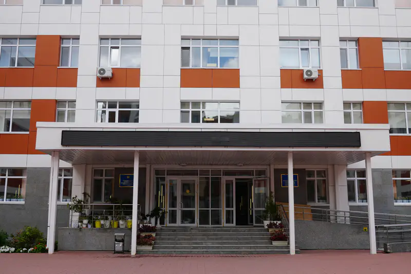 Здание школы-гимназии №96 в Астане, построенной на изъятые у коррупционеров деньги