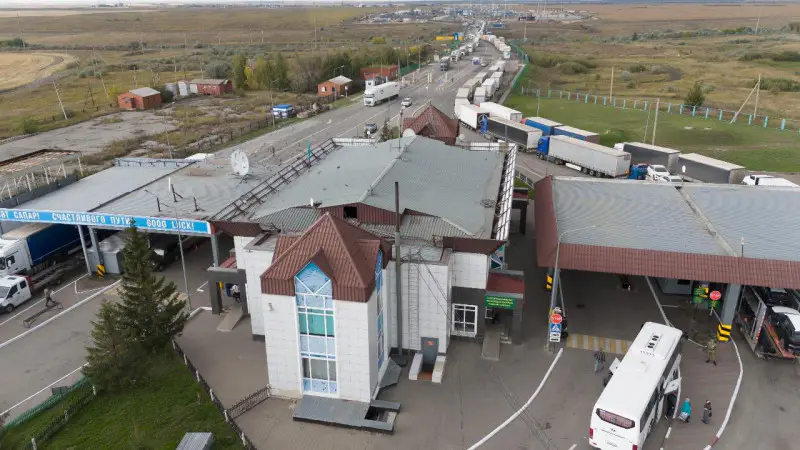 Очереди на казахстанско-российской границе: Минтранс объясняет задержки усиленным контролем со стороны России Павлодаре