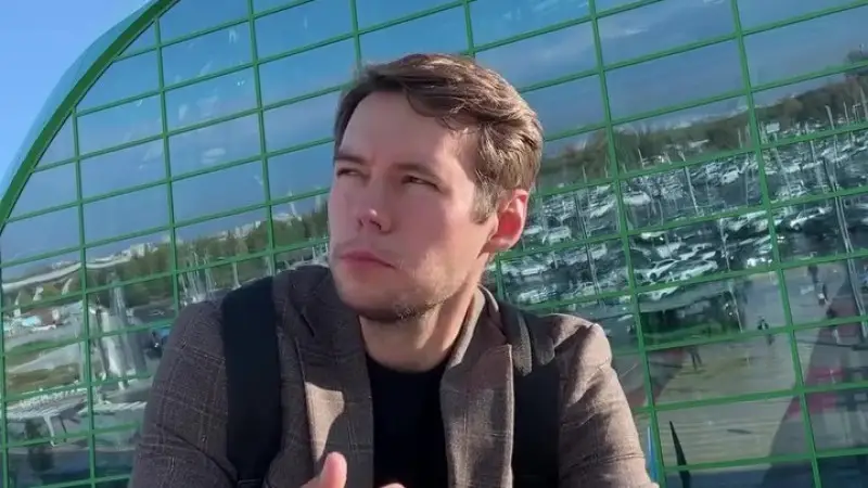 Казахстанец оказал первую помощь пассажирке, почувствовавшей себя плохо на рейсе из Москвы в Астану 17 сентября Павлодаре