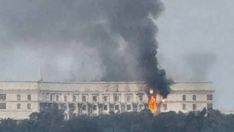 Киев под атакой: российские БПЛА приводят к трагедии с жертвами и разрушениями в здании Кабмина Павлодаре