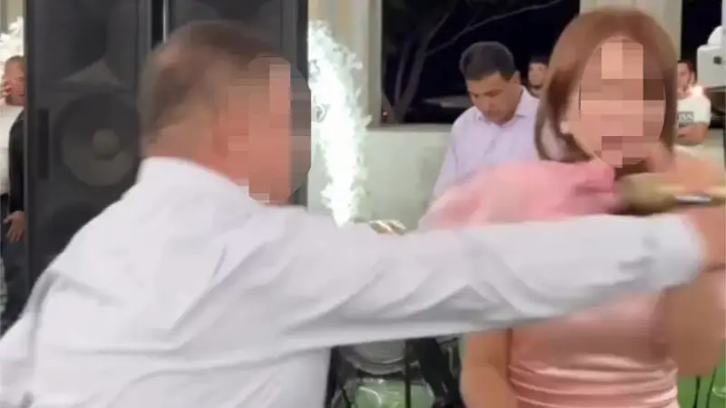 В Туркестанской области бывший свёкр избил невестку за пение на свадьбе: инцидент попал на видео Павлодаре