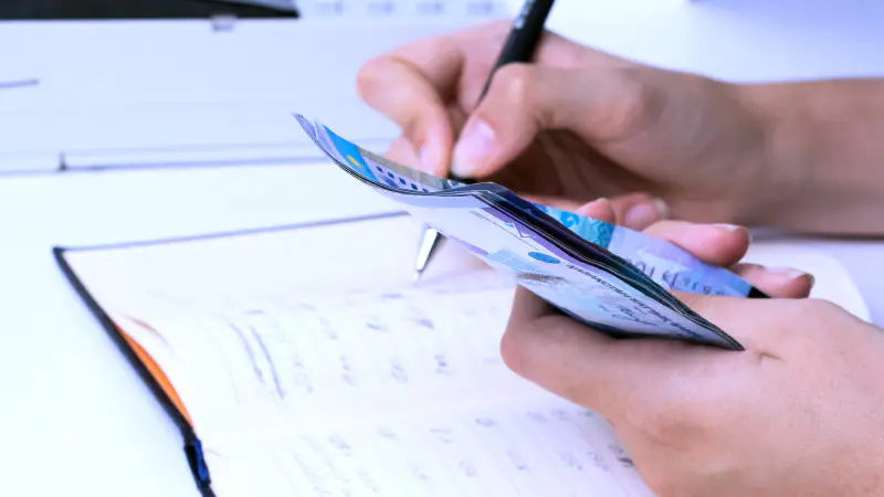 Кредиты в Казахстане: как коэффициент долговой нагрузки влияет на доступность финансов для населения Павлодаре