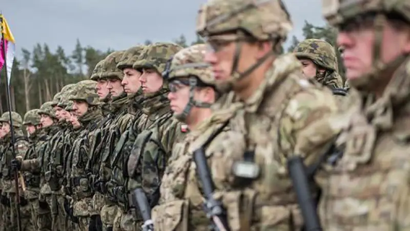 Польша выставляет военный щит: 40 тысяч солдат на границах с Беларусью и Россией в ответ на дроновые угрозы Павлодаре