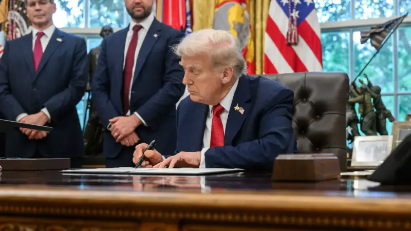 Трамп отправляет войска: Портленд под защитой от 'террористов' Павлодаре