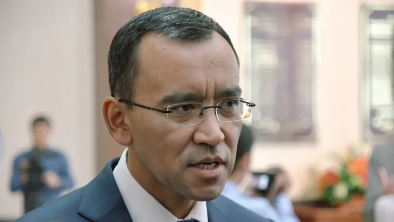 Сенат в шутках: Ашимбаев о парламентской инициативе Павлодаре