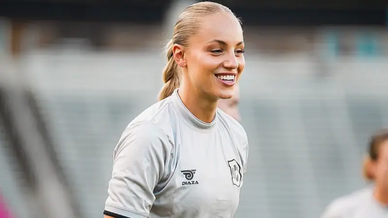 Популярная хорватская футболистка Ана Мария Маркович удивила фанатов эффектным платьем, вызвав фурор в социальных сетях. Павлодаре