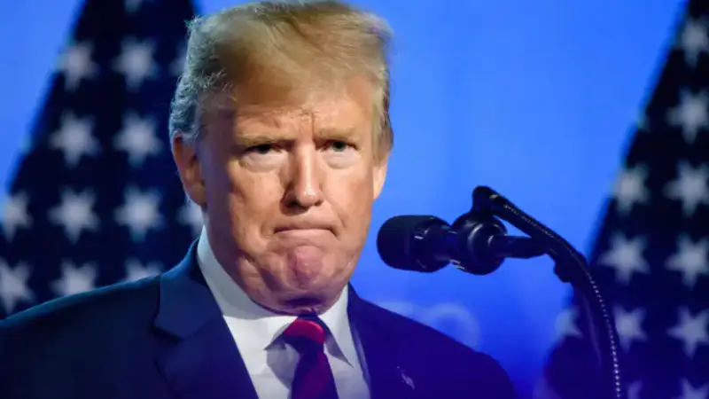 Опасные моменты в небе: как инциденты с самолётами Трампа отражают общественные страхи по поводу безопасности авиаперелётов Павлодаре