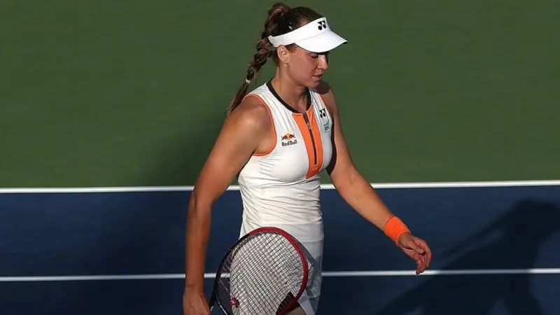 Удивительное поражение: Елена Рыбакина покидает US Open, уступив Маркете Вондроушовой в четвертом раунде Павлодаре