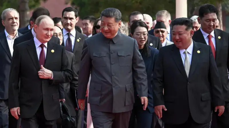 Си Цзиньпин, Путин и Ким Чен Ын: символ единства авторитарных режимов на параде в Пекине Павлодаре
