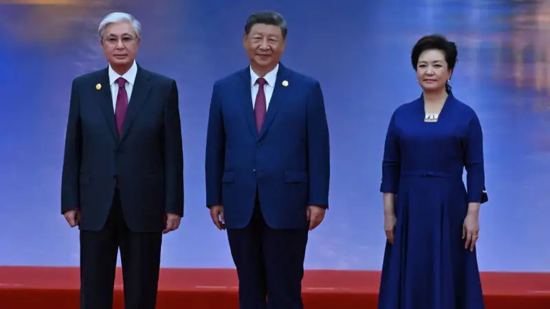 Си Цзиньпин и супруга встретили Токаева на саммите ШОС в Тяньцзине Павлодаре