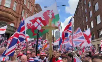 Крупнейшая праворадикальная демонстрация в истории Великобритании: более 100 000 протестующих в Лондоне