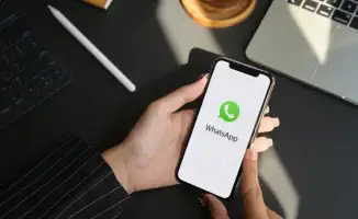 Несмотря на блокировку и статус компании Meta как экстремистской, WhatsApp продолжает оставаться самым популярным мессенджером в России.