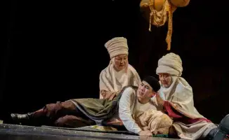 В Павлодаре открыли 36-й театральный сезон постановкой о юном Абае