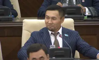 Международный резонанс: Спикер Сената Казахстана Маулен Ашимбаев комментирует поступок депутата, поздравившего маму в Мажилисе