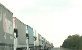 Фуры застряли на границе Казахстана и РФ: очереди вызваны действиями российской таможни