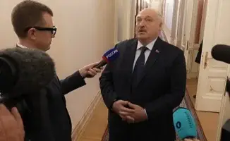 Лукашенко: "НАТО может попытаться сбить наши самолёты, но мы не собираемся летать в их облака"