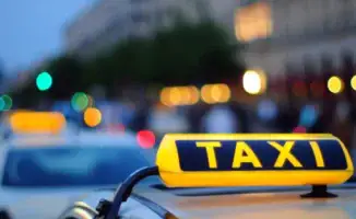 В Алматы возбуждено уголовное дело против таксиста, который, по сообщениям, пытался ухаживать за 18-летней жительницей города, а затем увёз её и совершил насилие. Фонд 'Немолчи.kz' сообщил о данном инциденте, привлекая внимание к проблеме насилия в отноше