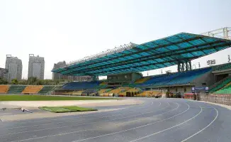 Алматы готовит арену для футбольного спектакля: рабочая группа акимата проверяет Центральный стадион перед встречей "Кайрата" с "Реалом" и инспектирует культурные стройки, как дирижер на репетиции перед большим концертом.