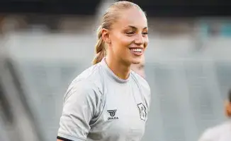 Популярная хорватская футболистка Ана Мария Маркович удивила фанатов эффектным платьем, вызвав фурор в социальных сетях.