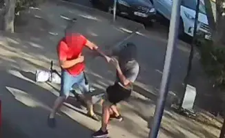 Драка на самокатах: двое мужчин устроили конфликт на перекрестке в Алматы