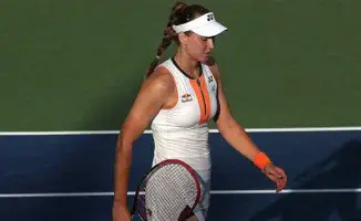 Удивительное поражение: Елена Рыбакина покидает US Open, уступив Маркете Вондроушовой в четвертом раунде