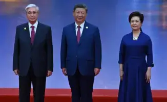 Си Цзиньпин и супруга встретили Токаева на саммите ШОС в Тяньцзине