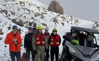 Спасатели МЧС эвакуировали травмированную туристку из Израиля в горах Алматы