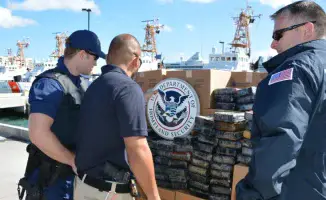 США объявляют войну наркокартелям: Марко Рубио угрожает взрывами, а Дональд Трамп нацеливается на террористические организации, связанные с наркоторговлей.