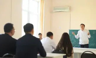 Учителя со всего Казахстана сошлись на дебатах