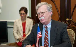 Обнаружение секретных документов в офисе Джона Болтона: последствия для доверия к национальной безопасности США