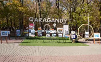 В Центральном парке культуры и отдыха Караганды состоялась фотовыставка "Закон и порядок", посвящённая работе сотрудников полиции. На выставке были представлены фотографии, иллюстрирующие повседневную деятельность правоохранительных органов и их вклад в о