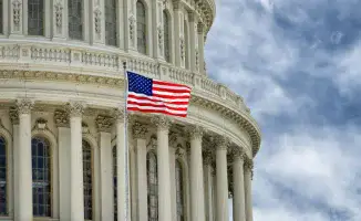 Американские законодатели поддерживают жесткие санкции против России в ответ на войну в Украине