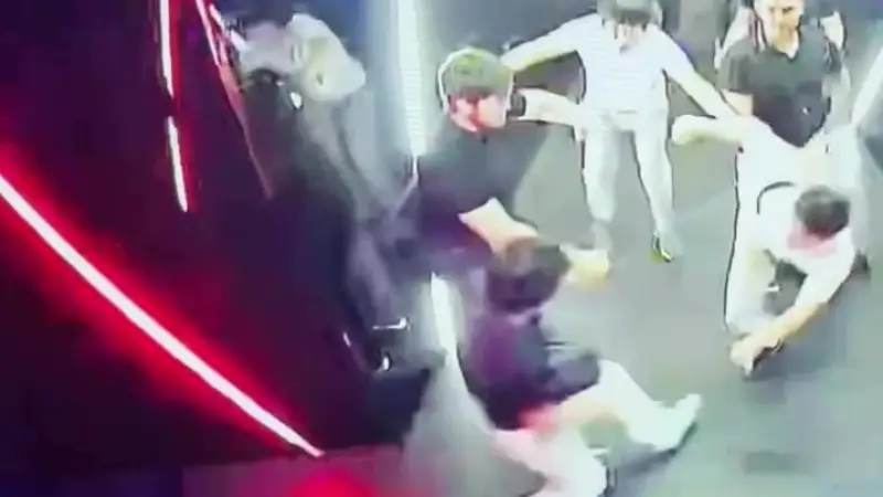 Убийство 19-летнего парня в ночном клубе Астаны: видео с камер наблюдения Павлодаре