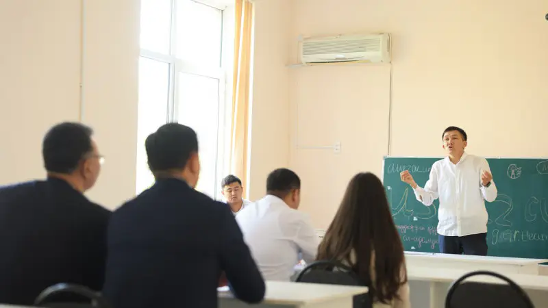 Учителя со всего Казахстана сошлись на дебатах Павлодаре