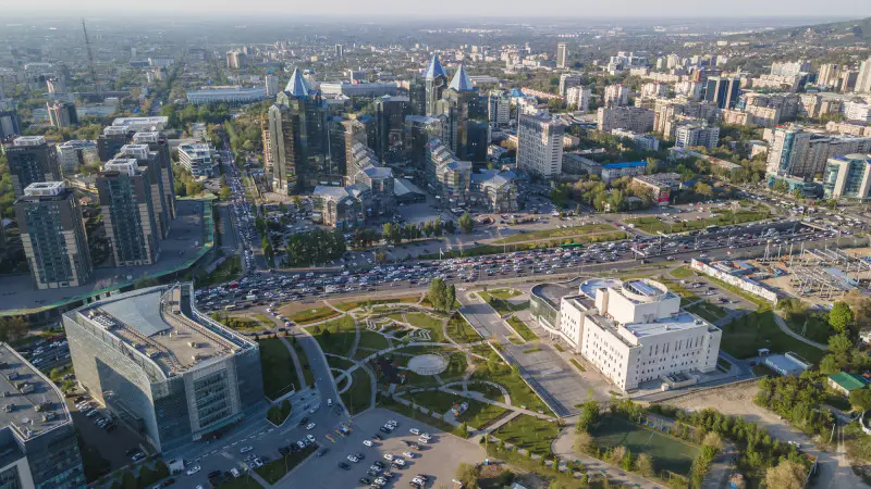 В Алматы депутаты маслихата предлагают раннее начало учебы для студентов вузов как решение проблемы пробок Павлодаре