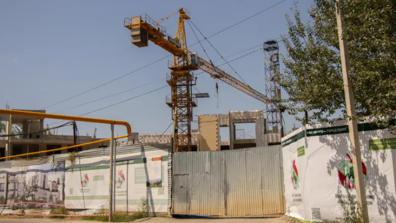 В Алматы приостановлено строительство жилья двух компаний: международные стандарты безопасности под угрозой Павлодаре