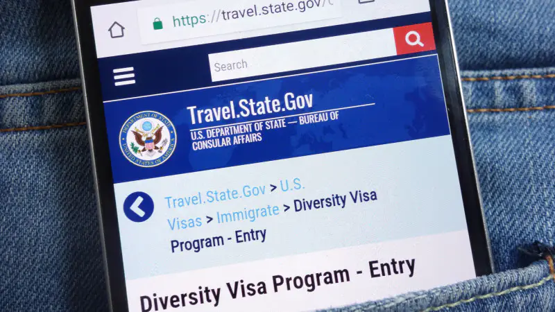 С 16 сентября 2023 года регистрация на участие в лотерее грин-карт (Diversity Visa Lottery) в США станет платной, сообщает Tengri Travel. Это изменение в правилах лотереи вызвало обсуждения среди потенциальных участников, так как теперь им придется оплачи Павлодаре