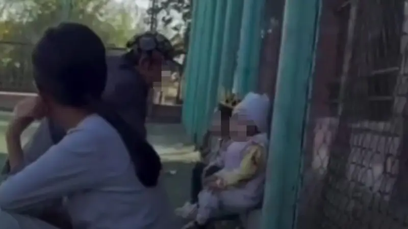 Казахстанец “угостил“ малолетнюю дочь сигаретой, видео возмутило соцсети Павлодаре