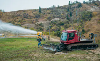 Искусственный снег на горном курорте Алматы: зачем он нужен и как создается