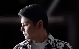 Популярный казахстанский певец задержан в аэропорту