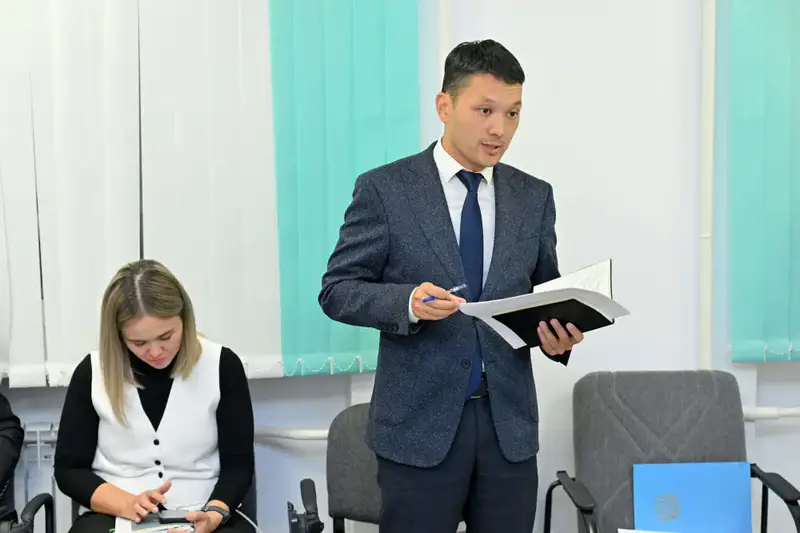 Глава региона принял граждан по личным вопросам (10)