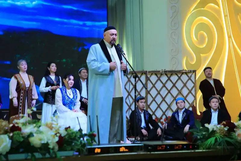 В Алматы прошел поэтический и музыкальный вечер «Ұйықтап жатқан жүректі ән оятар», посвященный 180-летию Абая Кунанбаева (6)