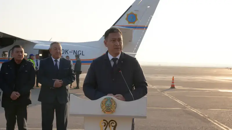 В Шымкенте встретили третий самолет L-410 для МЧС Казахстана (3)