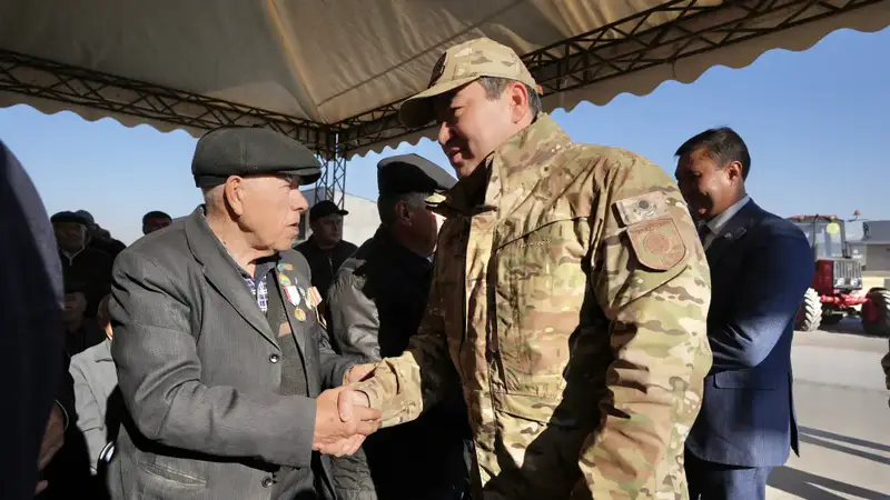 Глава МЧС открыл в селе Карамурт новый ДПФ «Ауыл құтқарушылары» (2)