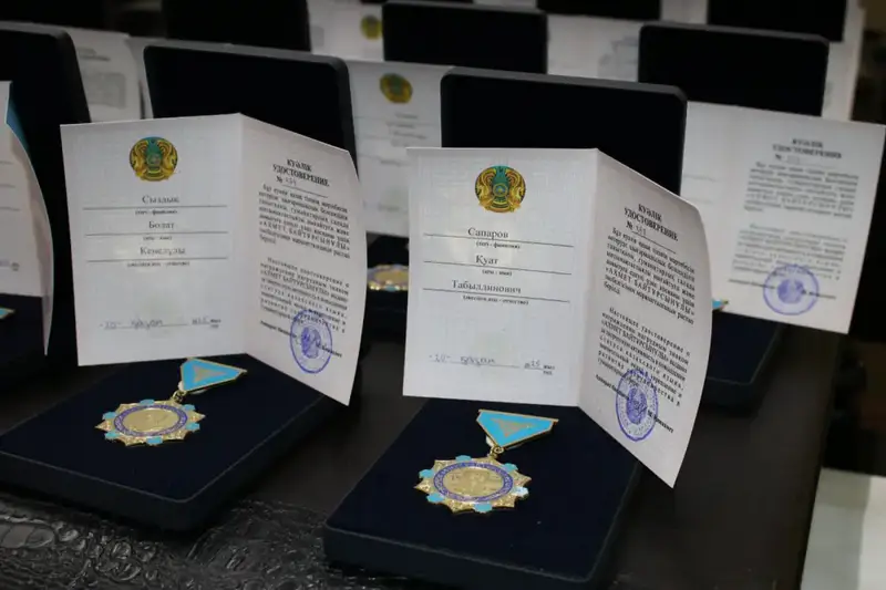 Церемония награждения ученых и лингвистов нагрудными знаками за вклад в развитие казахского языка Павлодаре