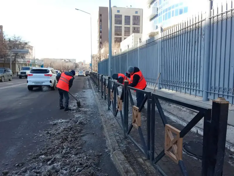 Снегоуборочные работы в Астане почти 400 единиц спецтехники Павлодаре