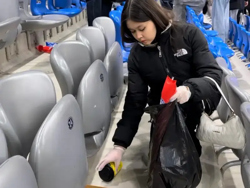 Футбольные болельщики необычно завершили матч между сборными Казахстана и Бельгии в Астане (2)